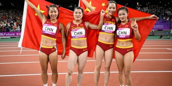 中国短跑喜迎丰收夜 包揽男女百米接力亚运金牌