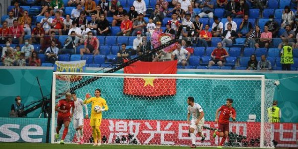 开云体育平台-1米83的“巨人”难煞西班牙，佐默延续神奇又创纪录