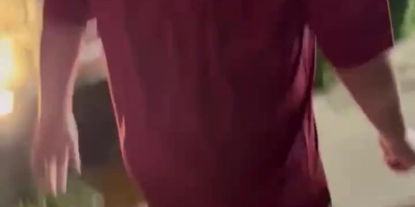 kaiyun-真贴脸开大！一球迷和哈里森问好握手 对其大喊：我们TMD仍然恨你