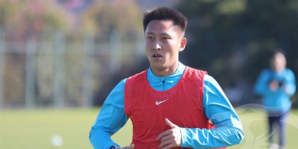 滇池湖畔，武汉三镇一线队与B队的2026赛季昆明冬训正式开练