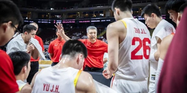 开云娱乐中心-落后11分完成逆转！中国男篮两连胜，掌握主动权，首支出线队诞生