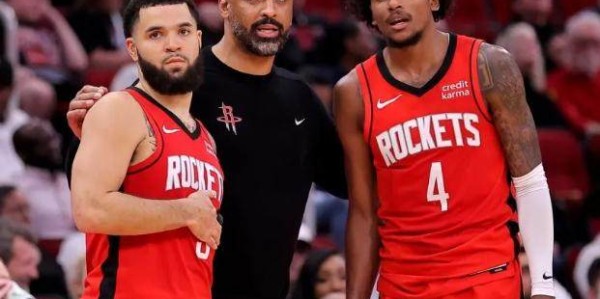 kaiyun-拼抢、撕咬、绞杀！乌杜卡已为勇士布下天罗地网