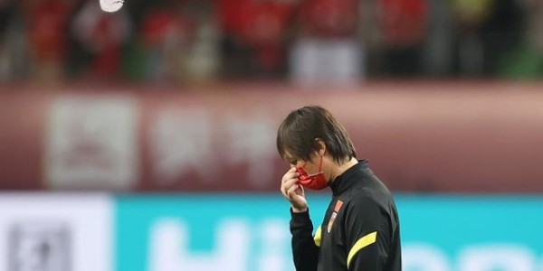 中日战看谁甩包袱快！ 国足或坚持四后卫战术